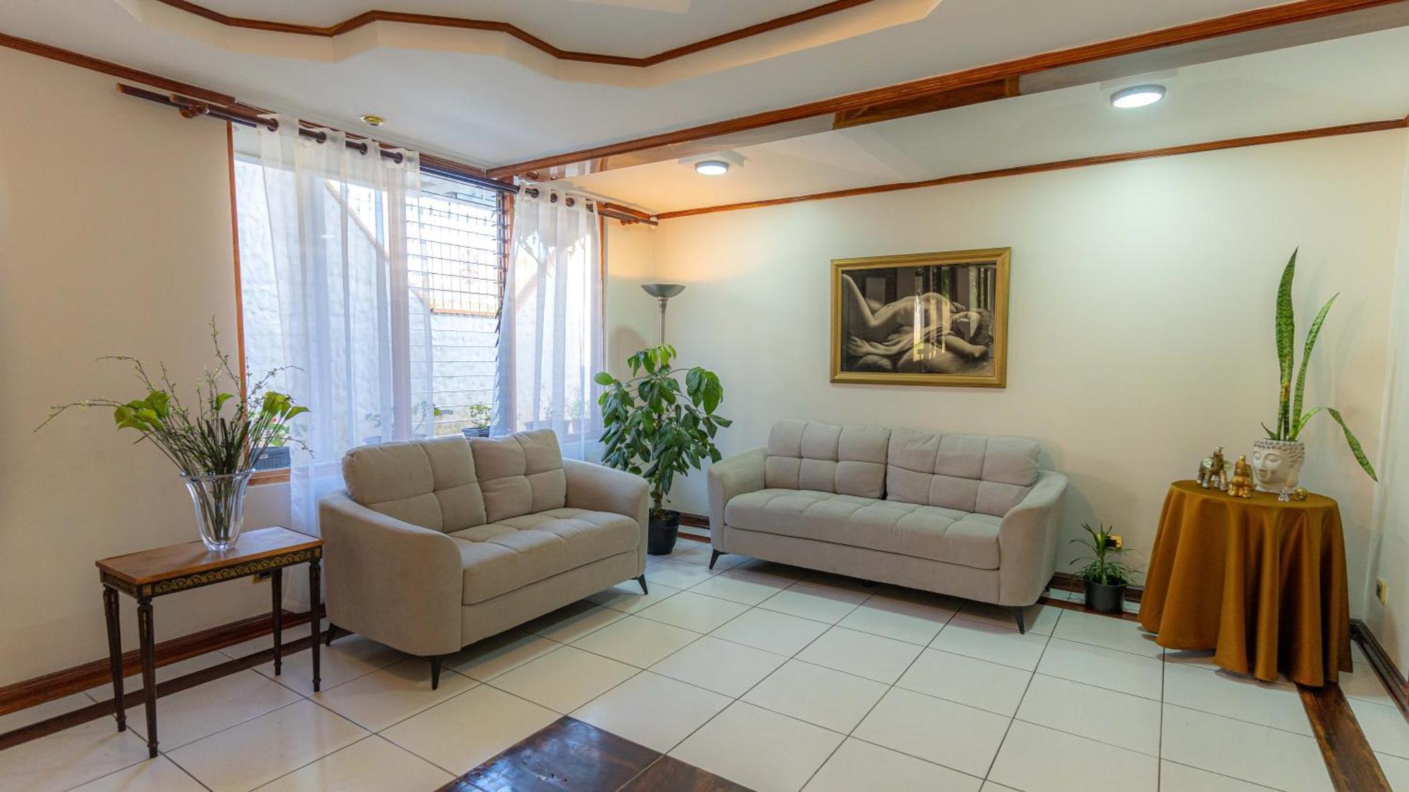 Casa Familiar La Tortuga Bed & Breakfast Ередия Екстериор снимка